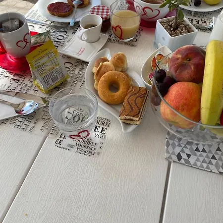 Love Inn Bed & Breakfast 4*