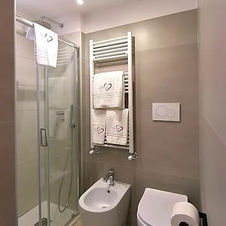 Love Inn 4*